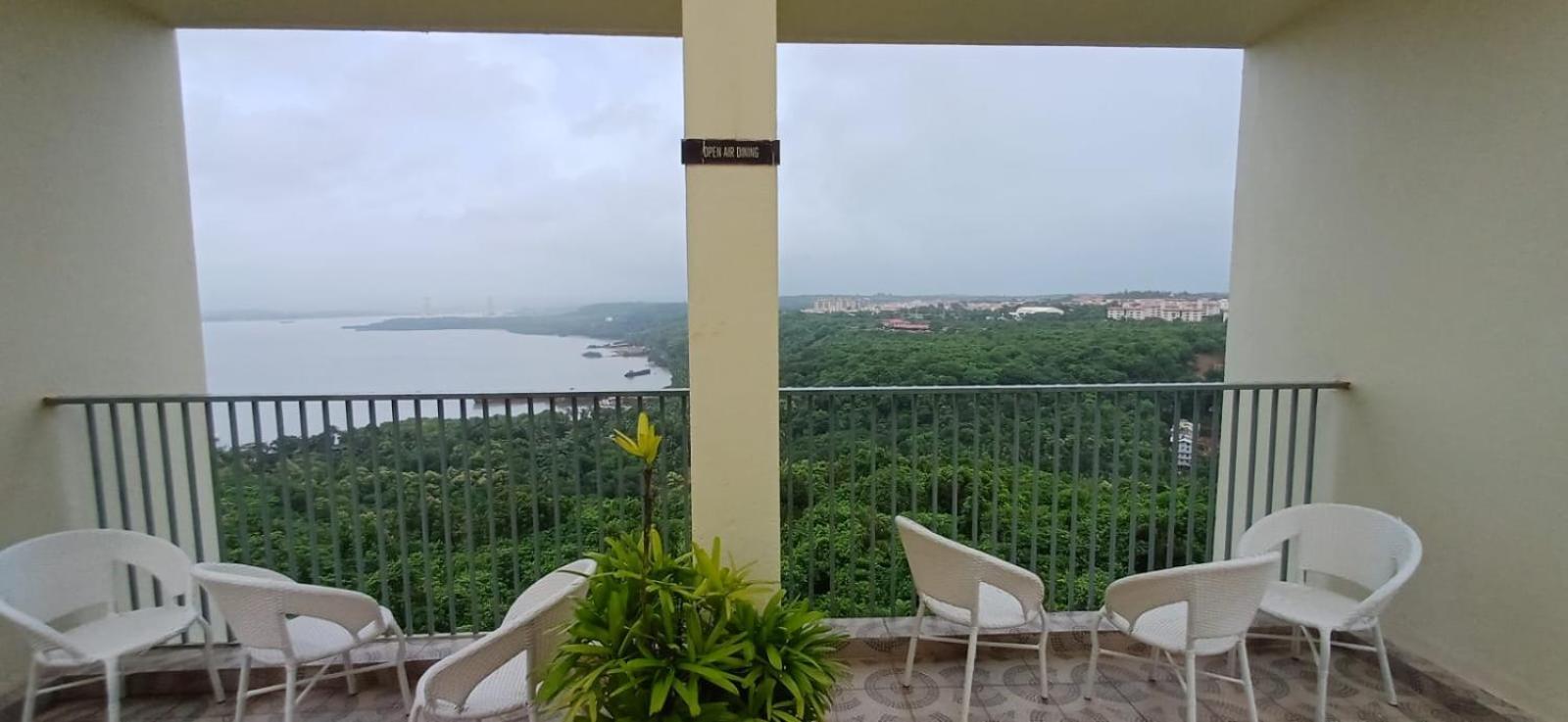 Good Stay 2Bhk Pool Apartment 10 Mins From Dabolim Airport Goa 102 Consua Εξωτερικό φωτογραφία